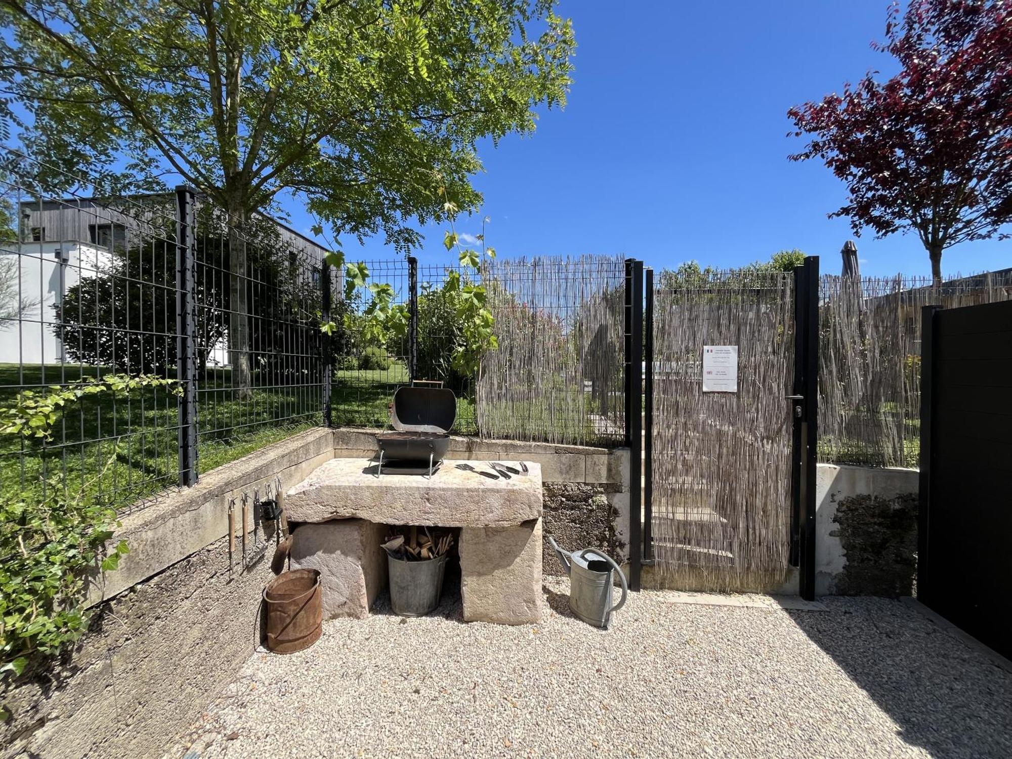 Appart-Hotel N 3 Avec Terrasse, Piscine, Petit-Dejeuner Et Parking Prive Chouzelot Exterior foto